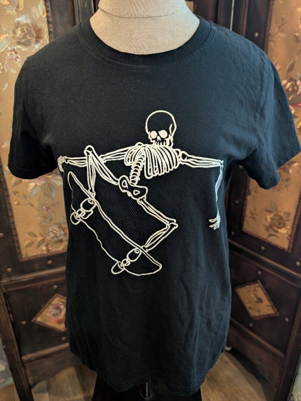 Romwe Skeleton Skateboard Graphic Tee Black Short Sleeve Halloween Skater Small